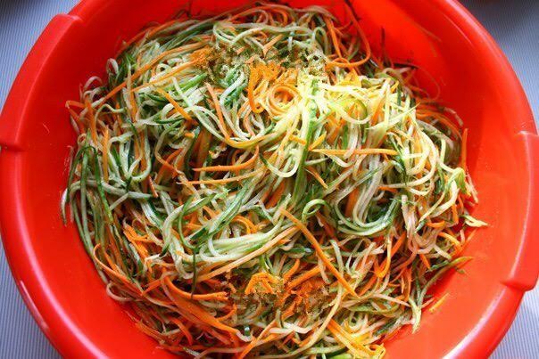 Салат на зиму Огурцы по-корейски с морковью